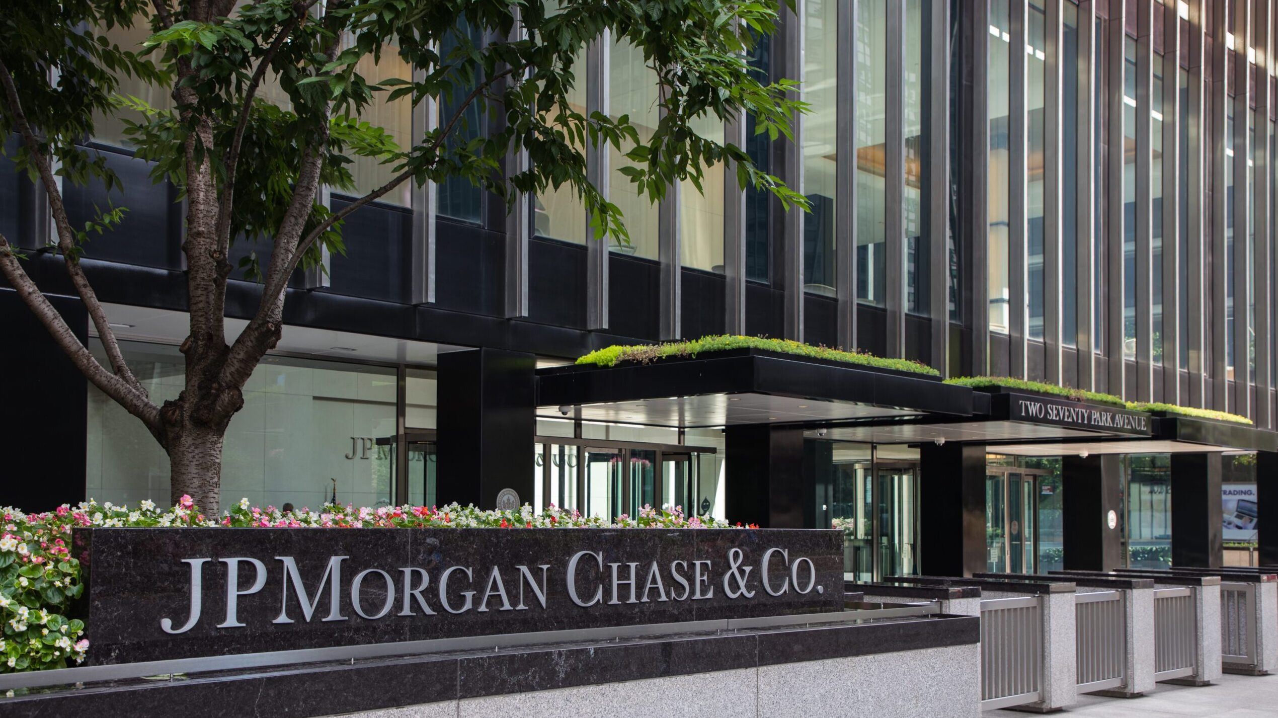 JPMorgan opens a bank branch in the metaverse | Amazon & Visa agree to end global dispute over credit card fees | NYSE moves closer to NFT trading