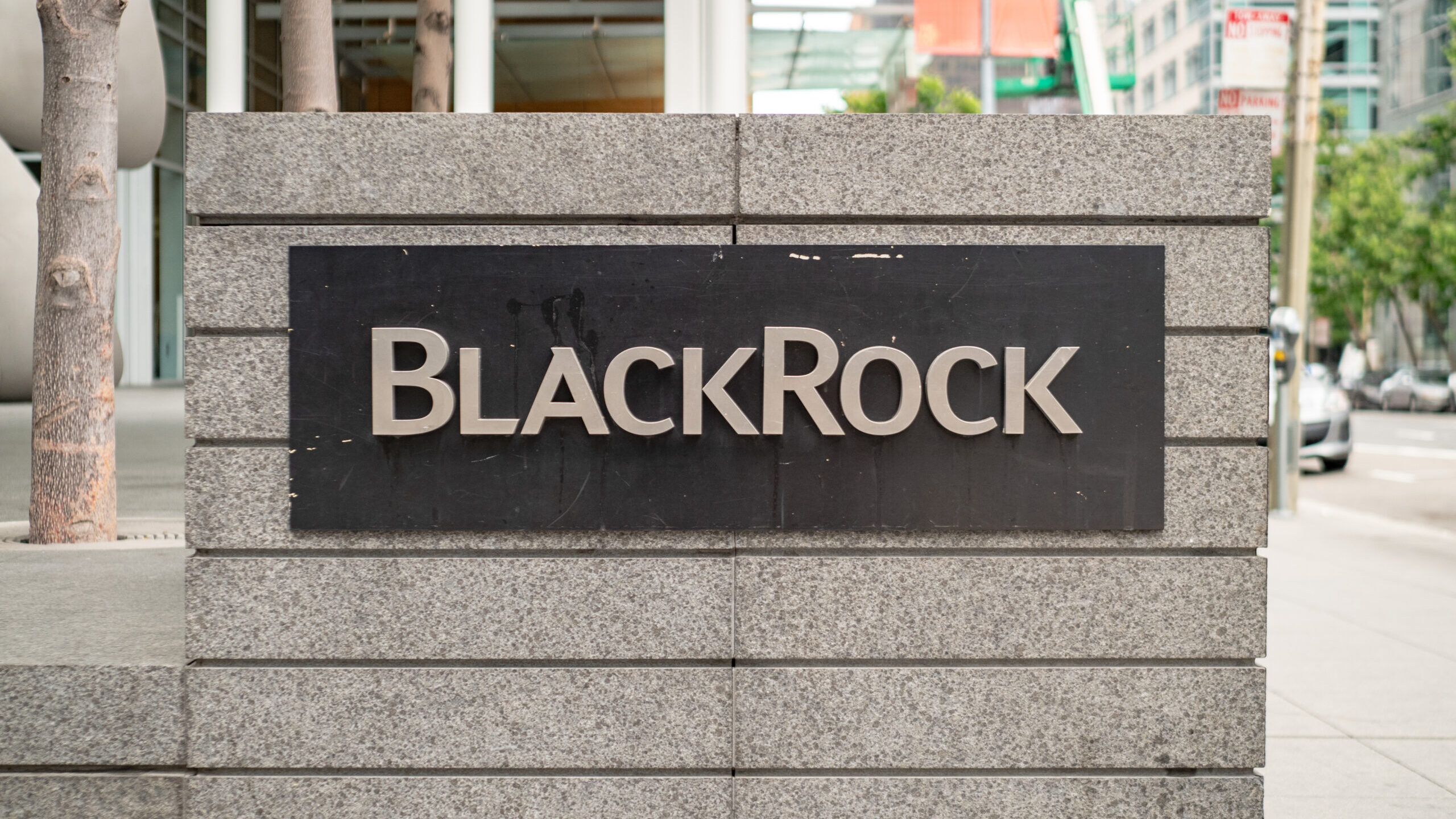 Meta confirms NFT rollout across 100 countries | BlackRock enables crypto access through Coinbase integration | Robinhood cutting about 23% of jobs