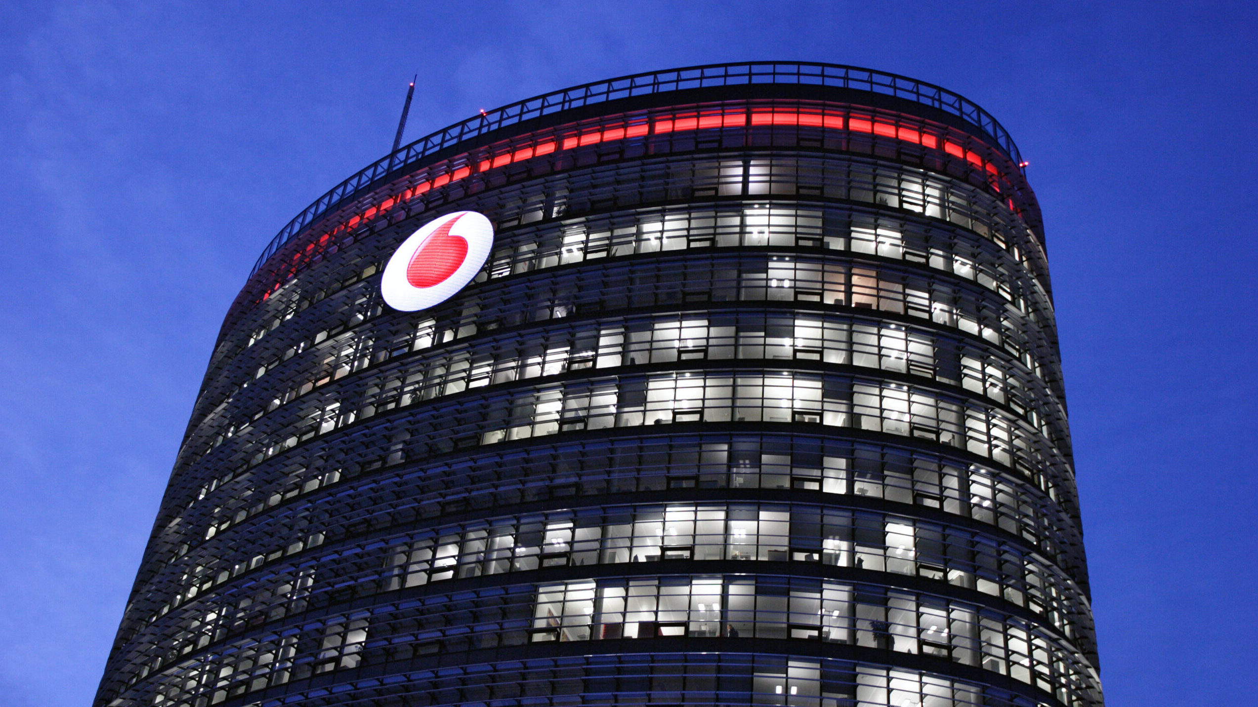 Vodafone strikes $1.5 billion cloud & GenAI deal with Microsoft | GenAI dominates Davos discussions | JPMorgan faces rising number of hacking attempts